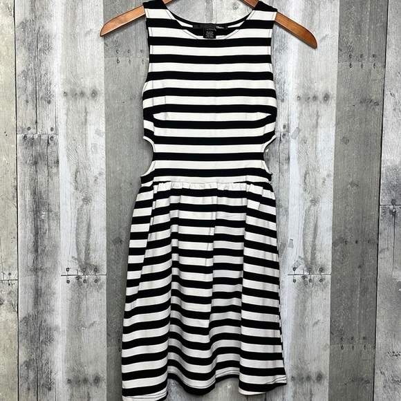 ellison black and white striped midi dress with cutouts at waistline. Size Med - Picture 1 of 10